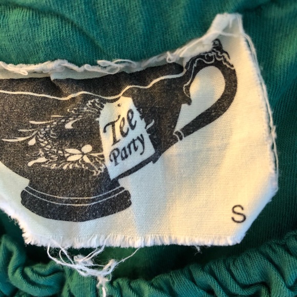 Green Flowy Sleeveless Tee - Picture 3 of 7